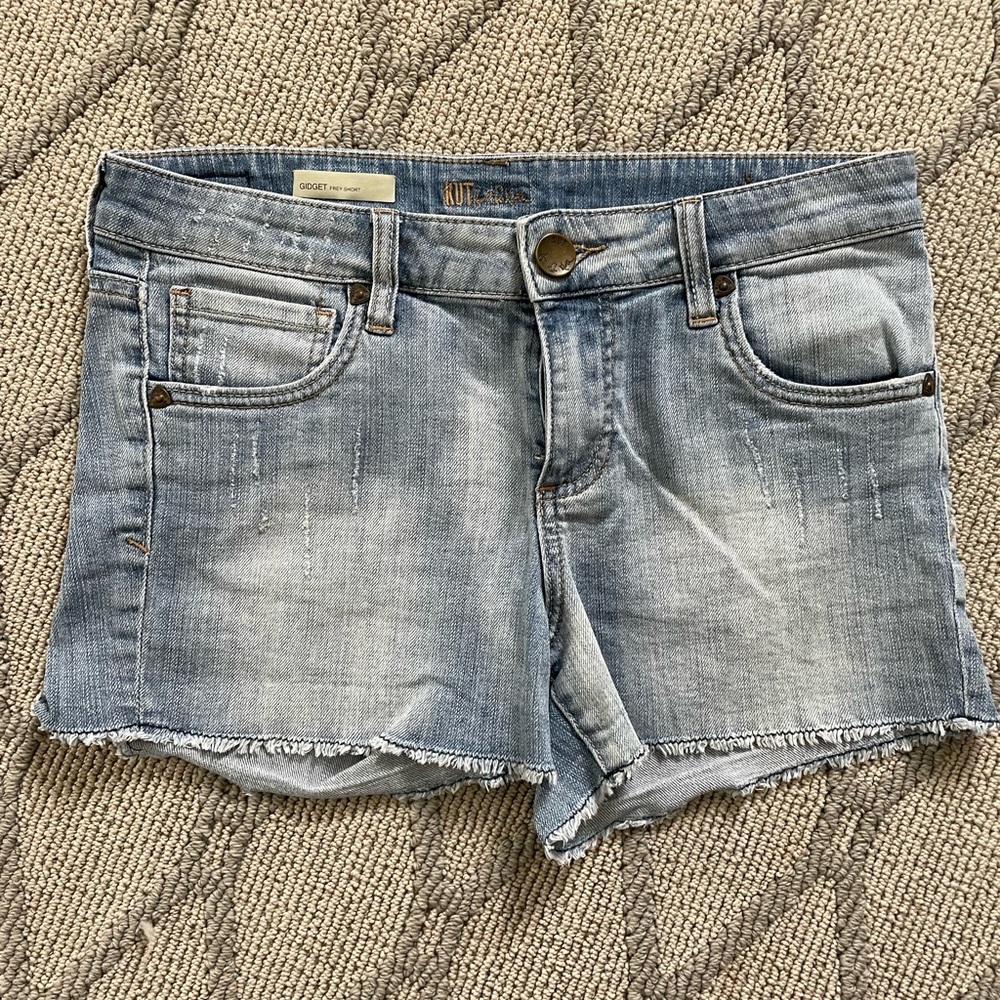 Kut From The Kloth Gidget Frey Short jeans shorts. Size 4. Excellent condition.
